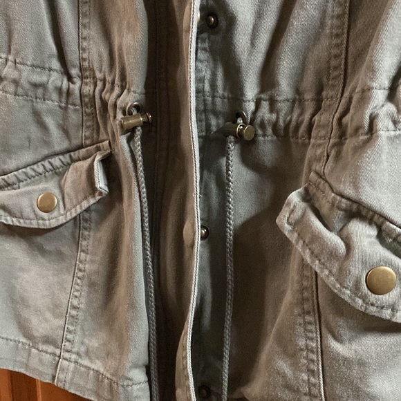 Vest - Picture 3 of 4